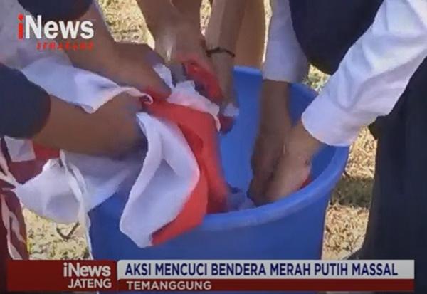 Aksi Mencuci Bendera Merah Putih Massal, oleh Ribuan Siswa dan Warga di Temanggung
