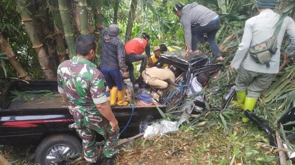 Breaking News, Mobil Pick Up Masuk Jurang di Ciamis, 7 Penumpang Tewas