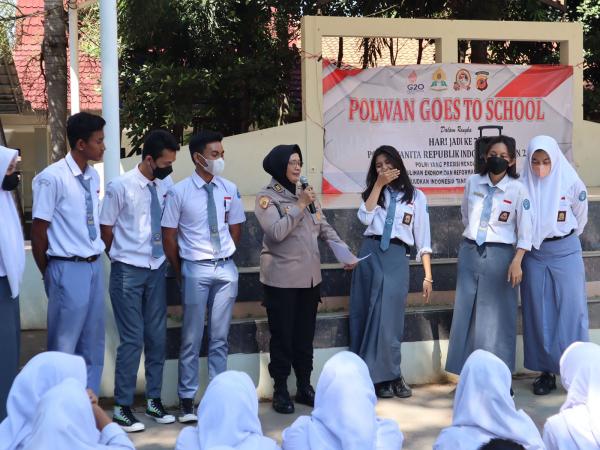 Tanamkan Disiplin Lalulintas Sejak Dini, Polwan Purwakarta Gelar Police Goes To School