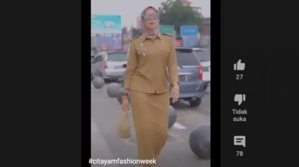 Bikin Konten ala Citayam Fashion Week, Bu Camat Payakumbuh Dipecat!