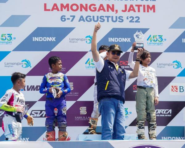 Bupati Yuhronur Membuka Kejurnas Motocross di Sirkuit Jotosanur Lamongan 