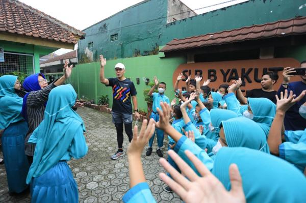 Kisah Siswa SLB B Yakut Purwokerto,  Sambut Kedatangan Ganjar Pranowo dengan Bahasa Isyarat