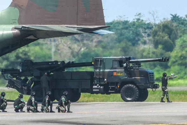 Panglima TNI Andika Perkasa Pantau Latgabma Super Garuda Shield di Bandara SMB II Palembang