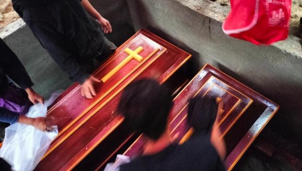 Tangis Histeris Iringi Pemakaman 4 Korban Kebakaran di Gandangbatu Sillanan