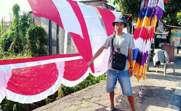 Jelang Hari Kemerdekaan, Penjualan Bendera di Pangkalpinang Masih Lesu Pembeli