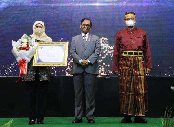 LAN Award 2022: Gubernur Khofifah Widyaiswara Kehormatan, BPSDM No 1 Lembaga Pelatihan Berprestasi