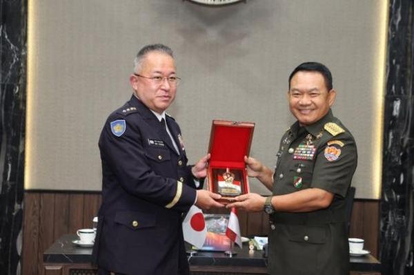 KSAD Jepang Berkunjung ke Indonesia, Bahas Kerja Sama Penanggulangan Bencana Bersama Jenderal Dudung