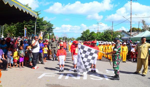 Dandim TTS Lepas Peserta Lomba Gerak Jalan Tingkat Pelajar Jelang HUT RI