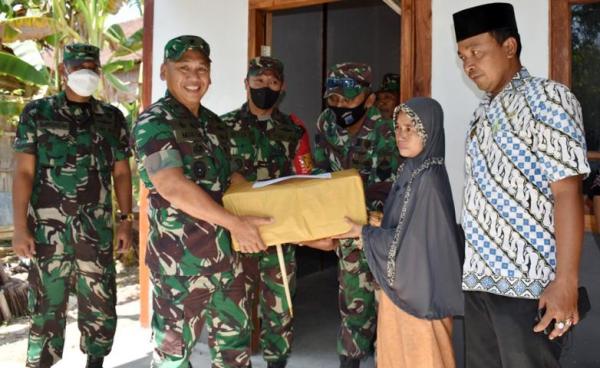 Program TNI Bantu Masyarakat, Warga Menangis Bahagia Didatangi Jenderal Bintang Satu