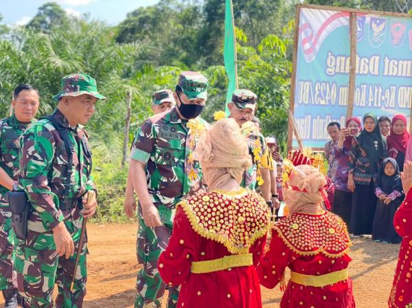 Tim Wasev Mabes TNI Kunjungi TMMD Reguler Desa Suka Mulya