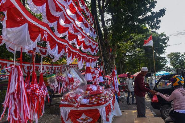 Pernak Pernik Khas Agustusan Mulai Banjiri Kota Palembang