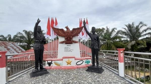 Pria ini Rela Rogoh Kocek Ratusan Juta demi Bangun Patung Soekarno dan Jokowi