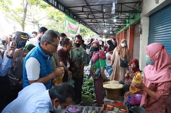 Pantau Harga Sembako, Mendag Pastikan Minyak Goreng Murah 