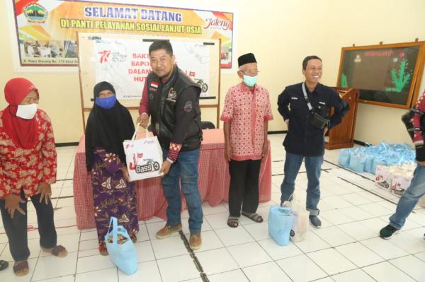 Meriahkan HUT RI, Bapor 4Gass Pertamina Cilacap Bagikan Ratusan Paket Sembako