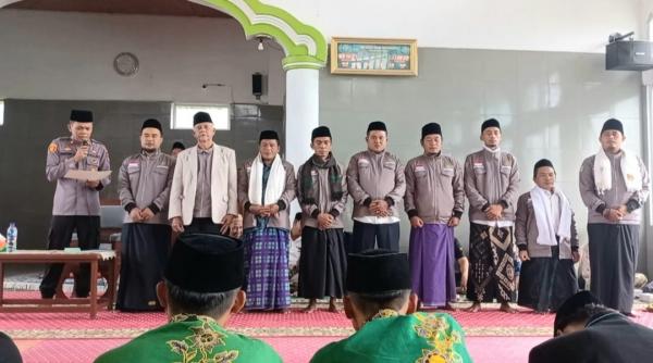 Kepengurusan Da'i Kamtibmas Periode 2022-2027 Dikukuhkan Kapolsek Banjarwangi