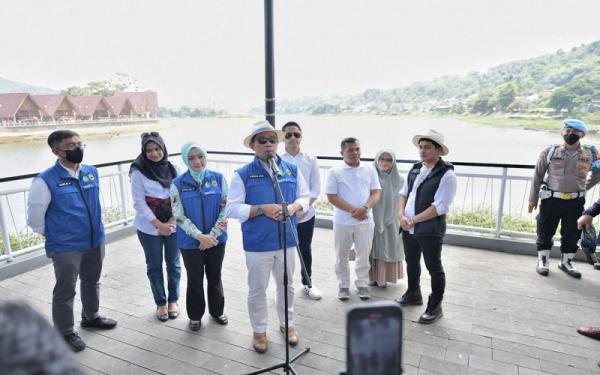 Tebar 77 Ribu Benih Ikan Tandai Peresmian Wajah Baru Situ Ciburuy