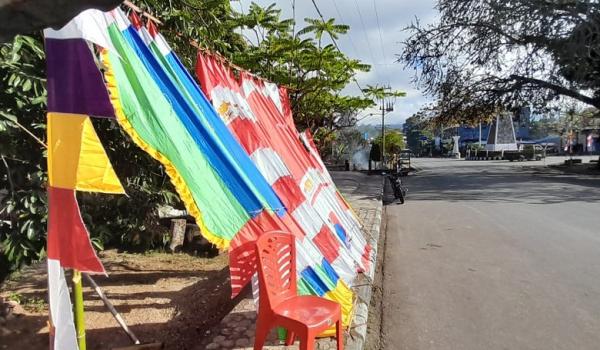 Penjual Pernak-pernik Khas Kemerdekaan Mulai Ramai di TTU, Kota Perbatasan Negara