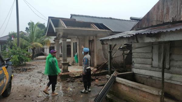70 Rumah di Desa Ranggas Bangka Selatan Rusak Diterjang Angin Puting Beliung