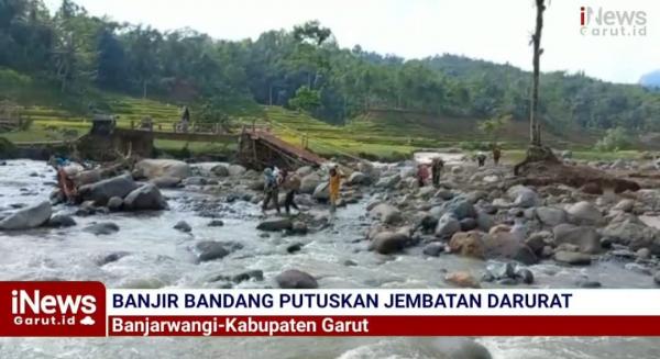 Diterjang Banjir Akses Jalan Poros Desa Kadongdong - Padahurip Terputus