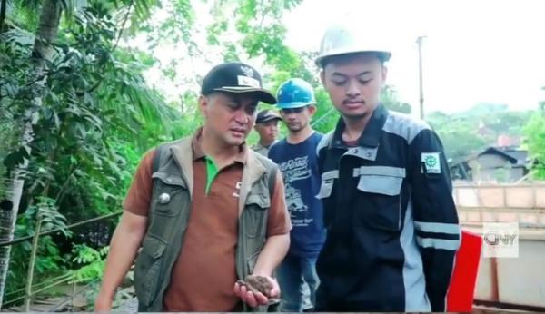 Sidak Proyek Jalan Ciandum Cipatujah, Wabup Tasikmalaya Kesal Ada Adukan Tanah Merah Tanpa Semen