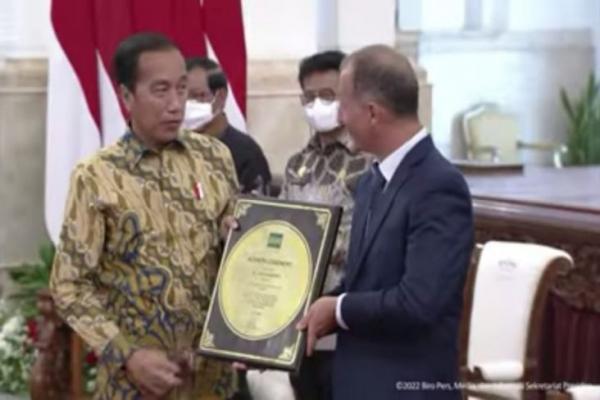 Luar biasa!Berhasil Swasembada Beras, Jokowi Terima Penghargaan dari IRRI