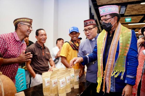 Menkominfo Jadikan Festival Golo Koe Momentum Gerakan Bebas Sampah dan Plastik  di Kawasan DPSP