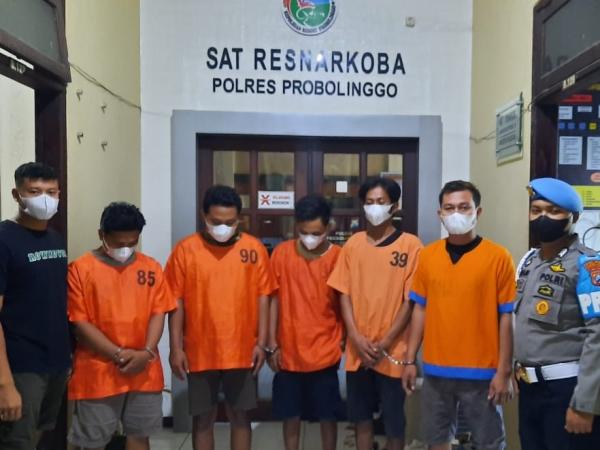 Komplotan Pengedar Sabu di Probolinggo Ditangkap Polisi, 72,95 Gram Sabu Disita
