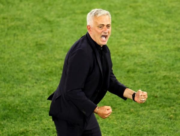 Jose Mourinho Traktir 60 Pizza Skuadnya Usai AS Roma Kalahkan Salernitana