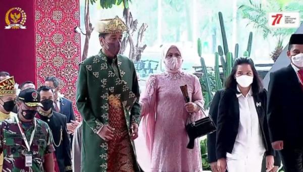 Keren! Sidang Tahunan MPR RI, Presiden Jokowi Pakai Adat Bangka Belitung
