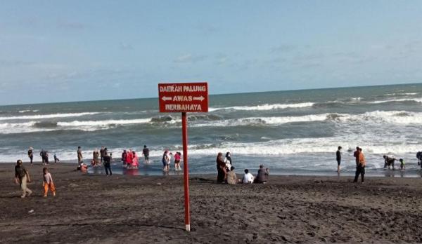 Niat Piknik di Pantai Parangtritis Buat Refreshing, 2 Pelajar Semarang Terseret Gelombang Laut