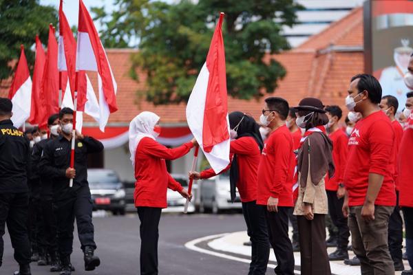 Tim Ekspedisi 77 Kibarkan Bendera Merah Putih di Puncak Arjuno