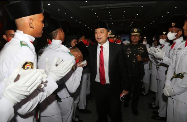 Tim Paskibraka Surabaya di HUT ke-77 RI Formasi Lengkap, Ini Pesan Wali Kota yang Menyentuh