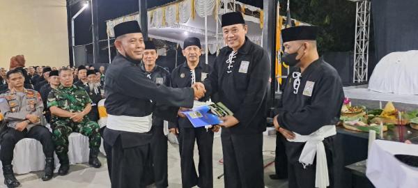Berlangsung Sakral, Ketua DPRD Karanganyar Bagus Selo Resmi Dilantik Jadi Warga PSHT