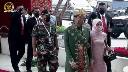 Presiden Jokowi Kenakan Paksian, Pakaian Adat Bangka Belitung di Sidang Tahunan MPR 2022