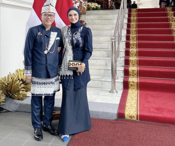 Hadiri Hut Ri Ke 77 Di Istana Negara Zulhas Kenakan Baju Adat Lampung