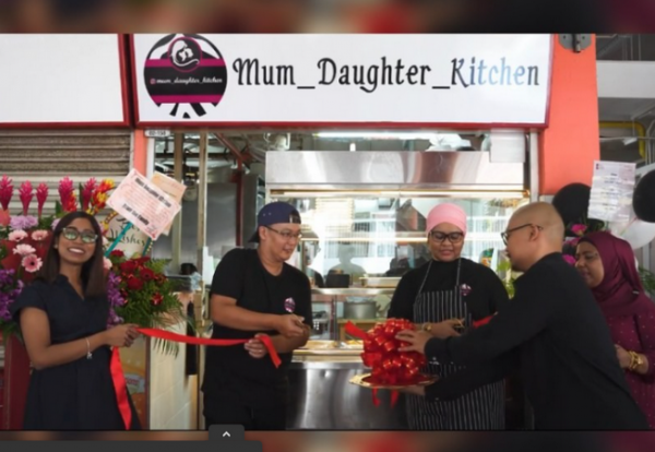 Berawal dari Partner Bisnis, Pasangan Suami Istri ini Sukses Jual Nasi Padang di Singapura