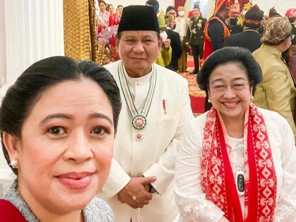 Mantap! Momen Puan Ajak Selfie Jokowi, Prabowo Hingga Keluarga Gus Dur di Istana