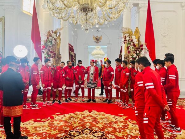 Diterima Presiden Jokowi di Istana Merdeka, Timnas U-16 Bawa Piala sebagai Kado HUT Ke-77 RI