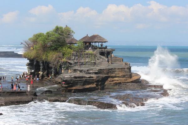 Deretan Pura Jadi Tujuan Wisata di Bali, Salah Satunya Bisa Melihat Deburan Ombak Samudra Hindia