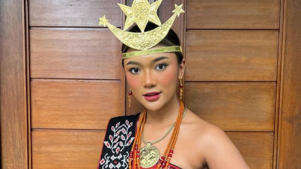 Cantiknya  Marion Jola Kenakan Pakaian Adat Rote NTT, Bikin Netizen Gak Tahan