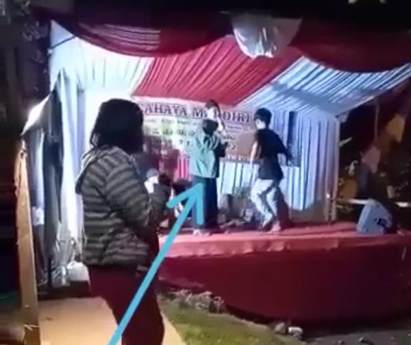 Kakek di Tasikmalaya Meninggal saat Karaoke Agustusan, Lemas Lalu Ambruk di Panggung