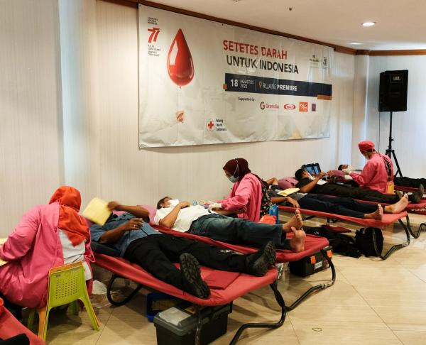 Meriahkan HUT RI ke 77, Hotel Santika Premiere Semarang Adakan Kegiatan Sosial Donor Darah