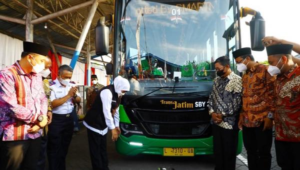 Gratis! Gubernur Khofifah Sebut Operasi Bus Trans Jatim Perdana Hingga Akhir Agustus 2022   