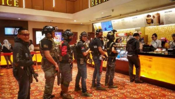 Nonton Film Sayap Sayap Patah Polisi Bersenjata Rela Antre Beli Tiket Bioskop, Netizen: Mantap