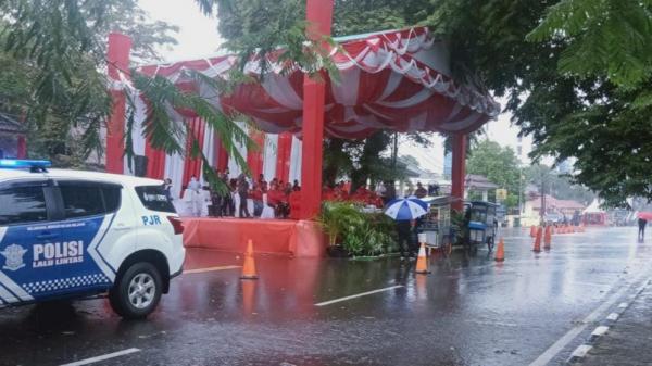 Pawai Baris Berbaris di Pangkalpinang Tertunda 2 Jam Akibat Hujan
