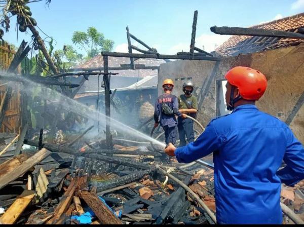 Ditinggal Sholat Jumat, Rumah Seorang Haji di Pemalang Terbakar