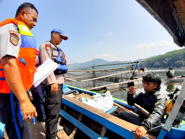 POLAIRUD Sisir Waduk Cirata, Guna Pencarian Nelayan yang diduga Tenggelam