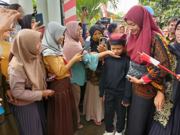 Kepulangan Farel Prayoga ke Kampung Halaman, Diwarnai Tangis Bahagia Masyarakat