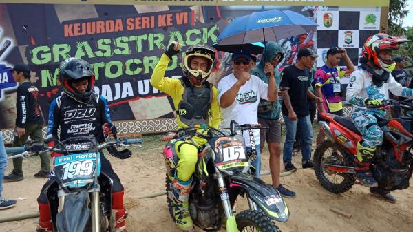 Gasing Group Racing Team Juara Umum Kelas Lokal di Grasstrack Motocross seri VI Toraja Utara