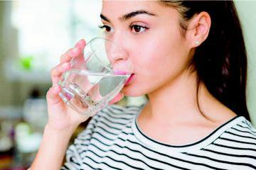 Manfaat Minum Air Putih Setelah Bangun Tidur, Bisa Menangkal Racun Di Ginjal loh